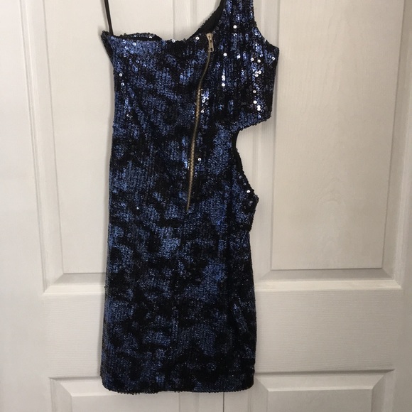 One shoulder sequin dress with side cut out - Picture 6 of 8
